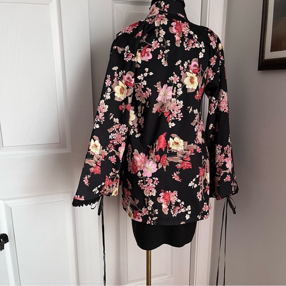 BODY LINE SHORT FLORAL KIMONO JACKET - Picture 12 of 16